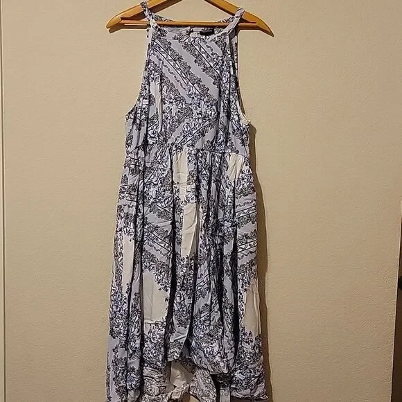 Torrid size 0 blue & white floral print maxi dress. CLEARANCE - Picture 1 of 5